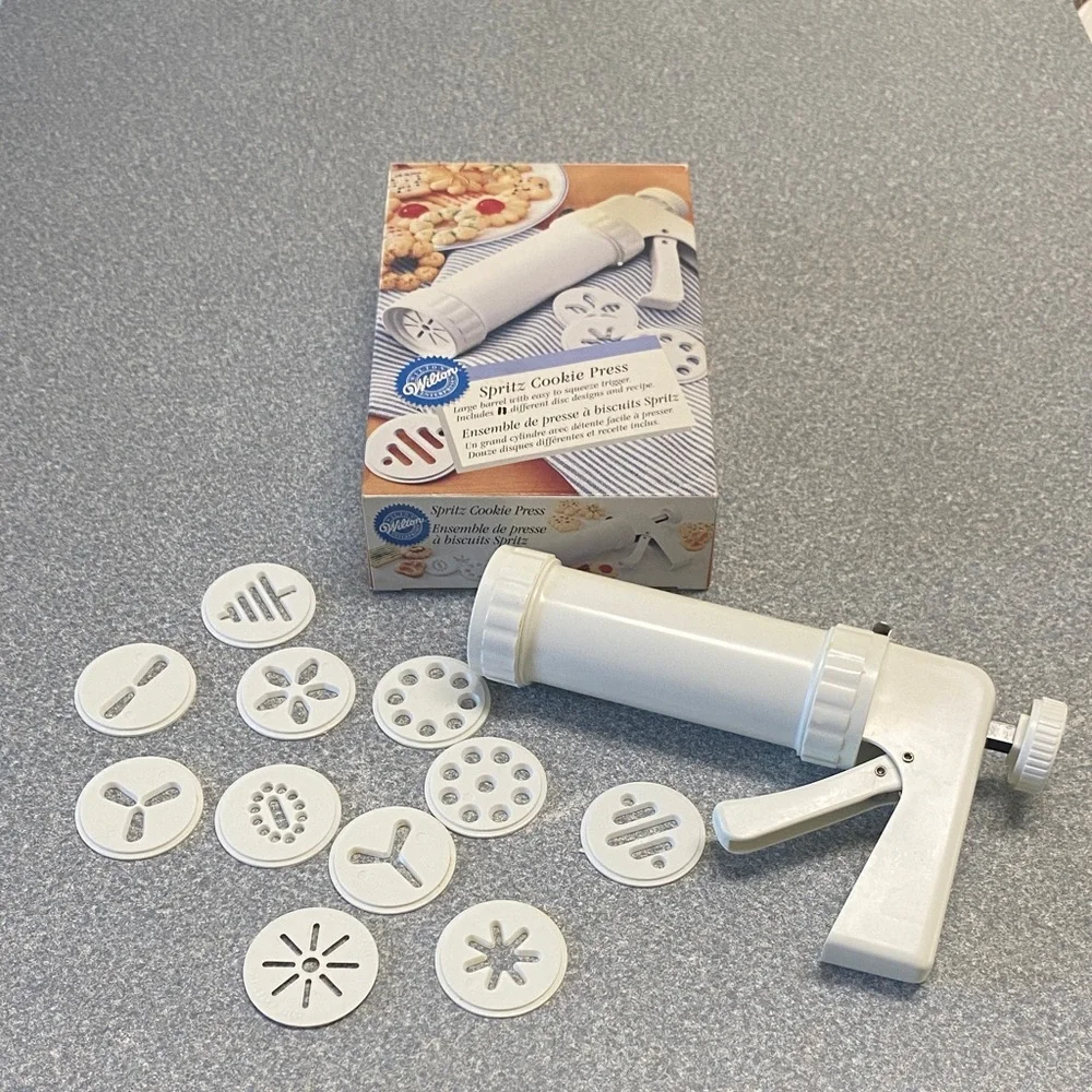 Wilton White Cookie Press with Assorted Discs